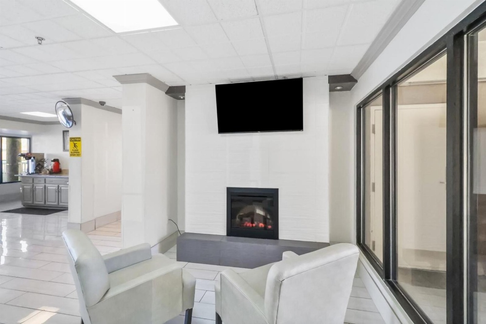 Red Roof Inn & Suites Fayetteville-Fort Bragg