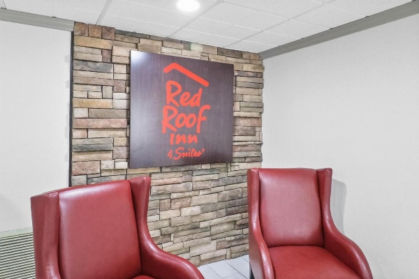 Red Roof Inn & Suites Fayetteville-Fort Bragg image 6